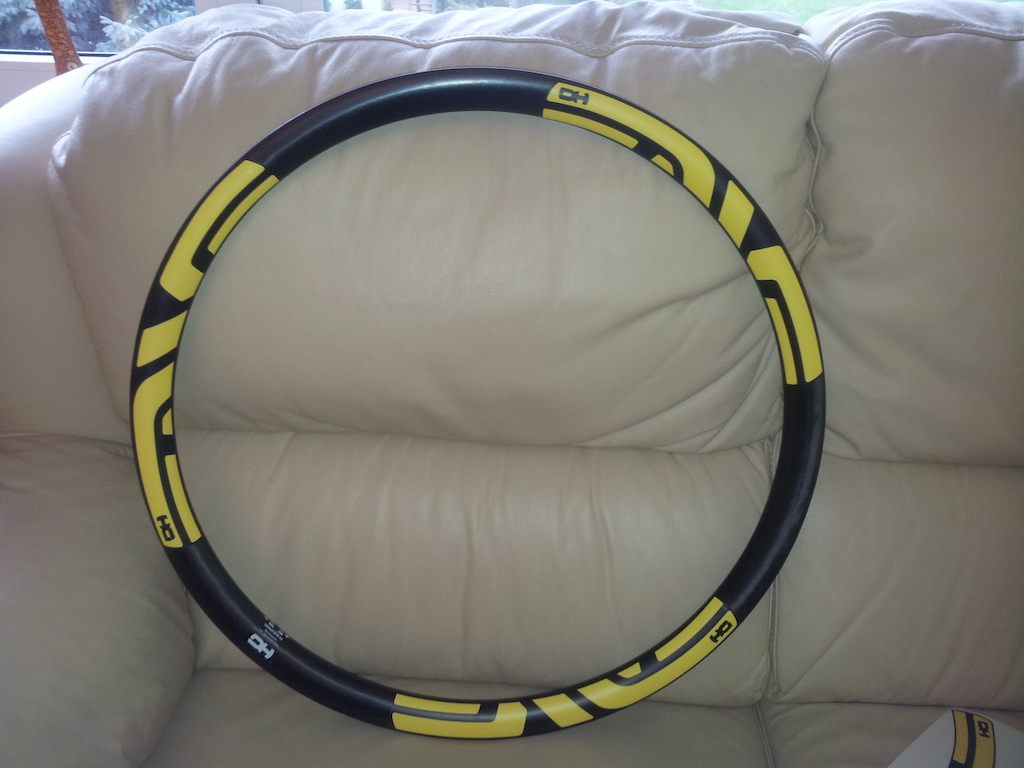 Preparing the color for the new project. Here it is, custom decals for my carbon ENVE rims :-)