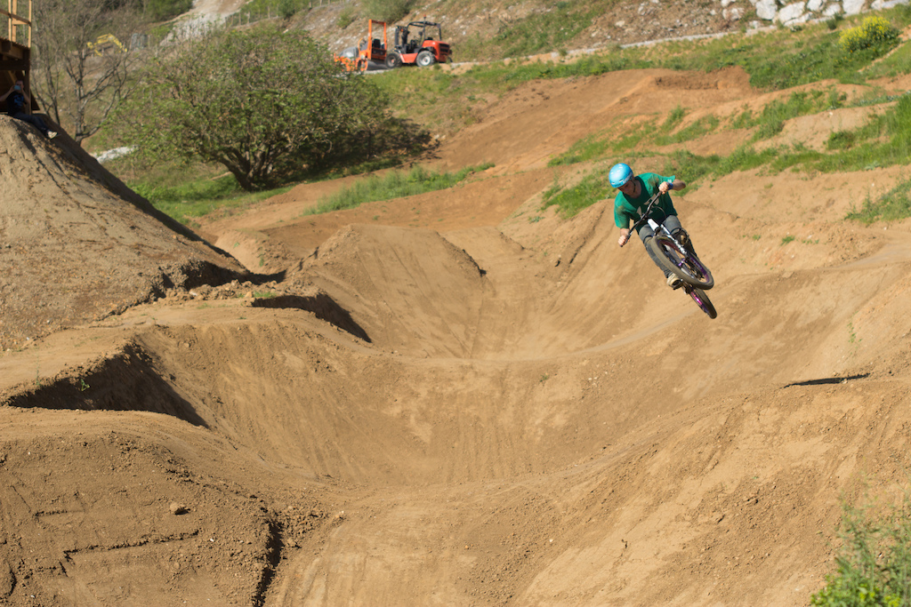 Opening day of Irrisarri Land, first bikepark in the Basque Country!

DIRT PIPE