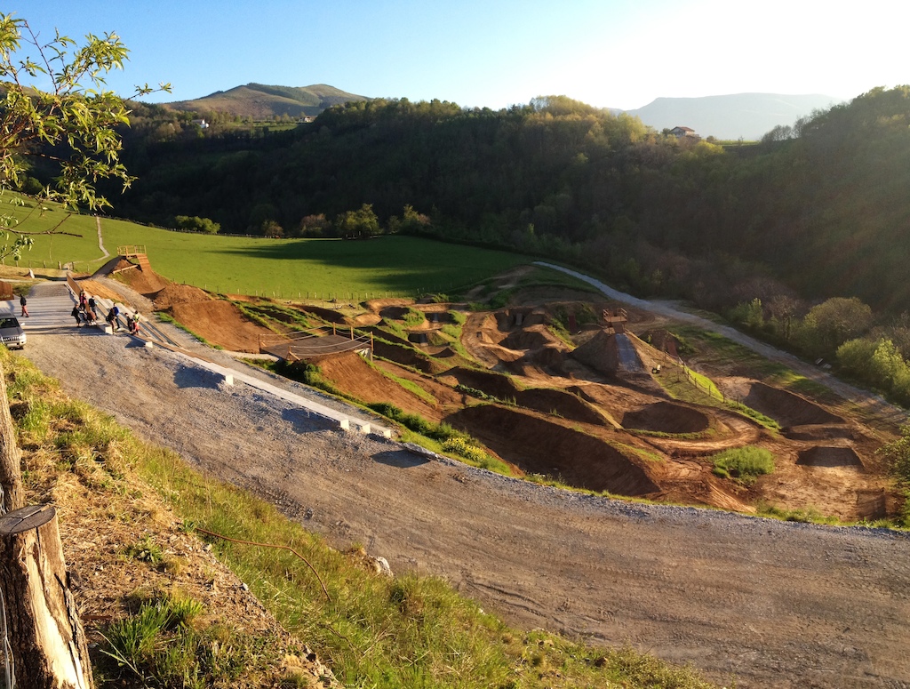 Irrisarri Land, first Basque Country's bikepark. Opening day.
