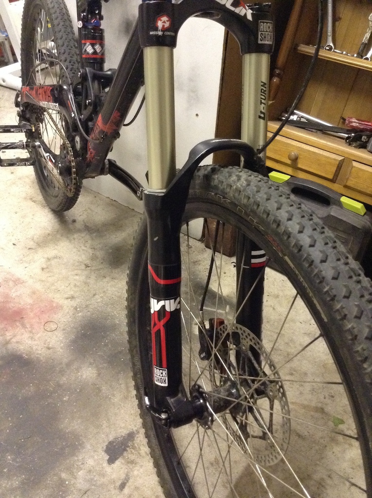 Slik graphics for the Lyriks and Descendants, also changed the seatpost for a black one.