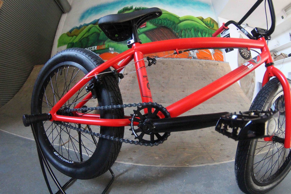 2014 BRAND NEW Kink Curb BMX Bike Black or Red w/ lots of FREEBIE