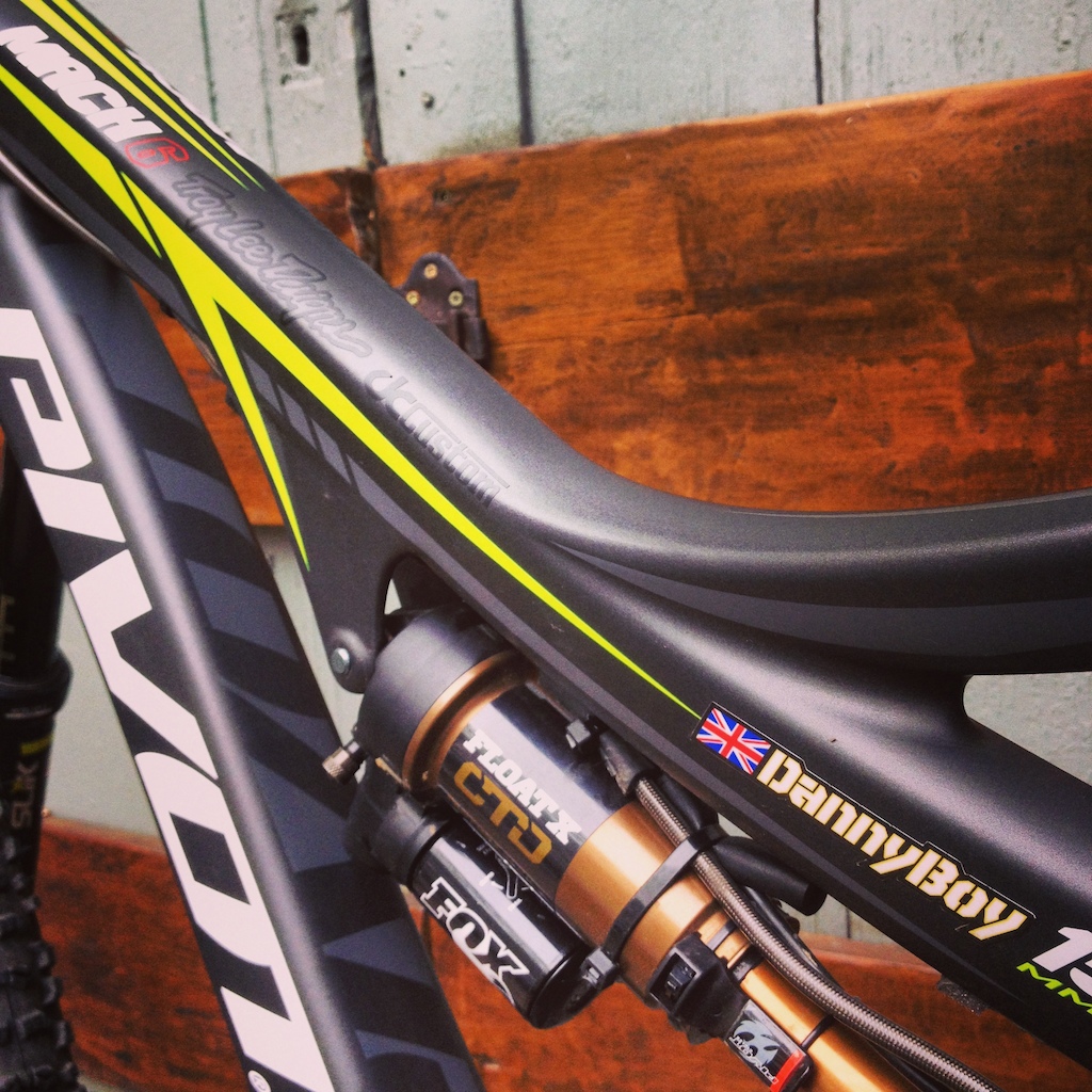 2014 Pivot Mach 6 carbon A DC Custom Velos bike built your way!