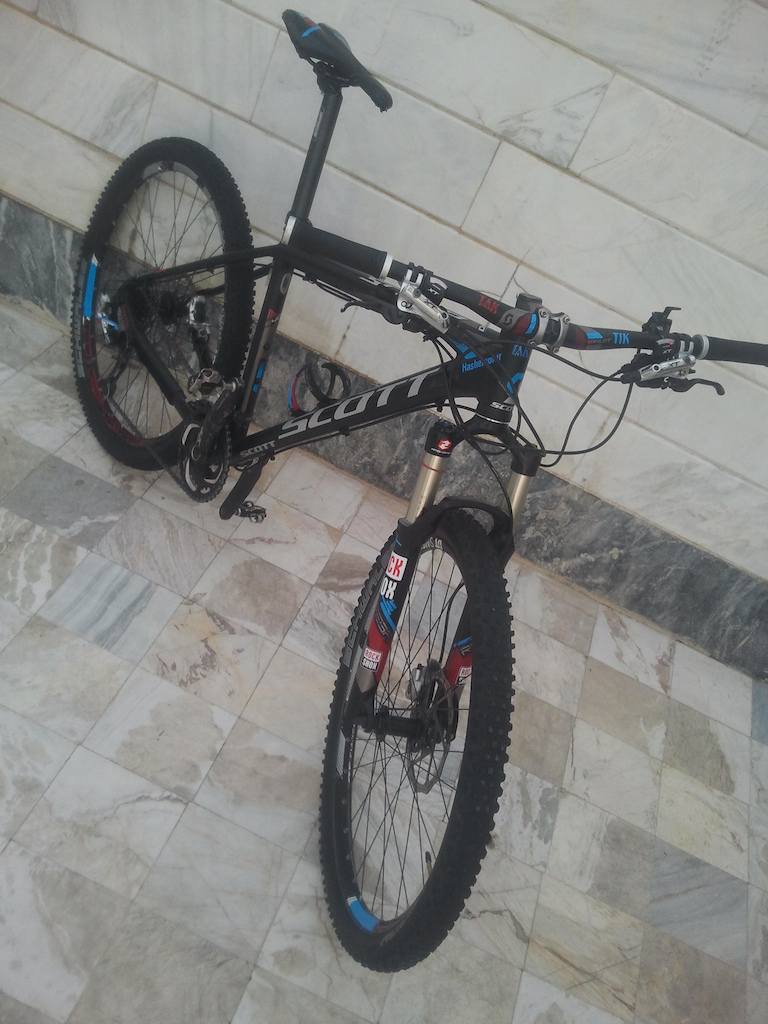SCOTT SCALE 640 2013
SHIMANO XT(gear-brake-pedal)
ROCKSHOX REBA(fork)
DT SWIS (rims)
SCHWALBE (tire)
SELE ITLIA (sadle)
PILOT (BAR ...)