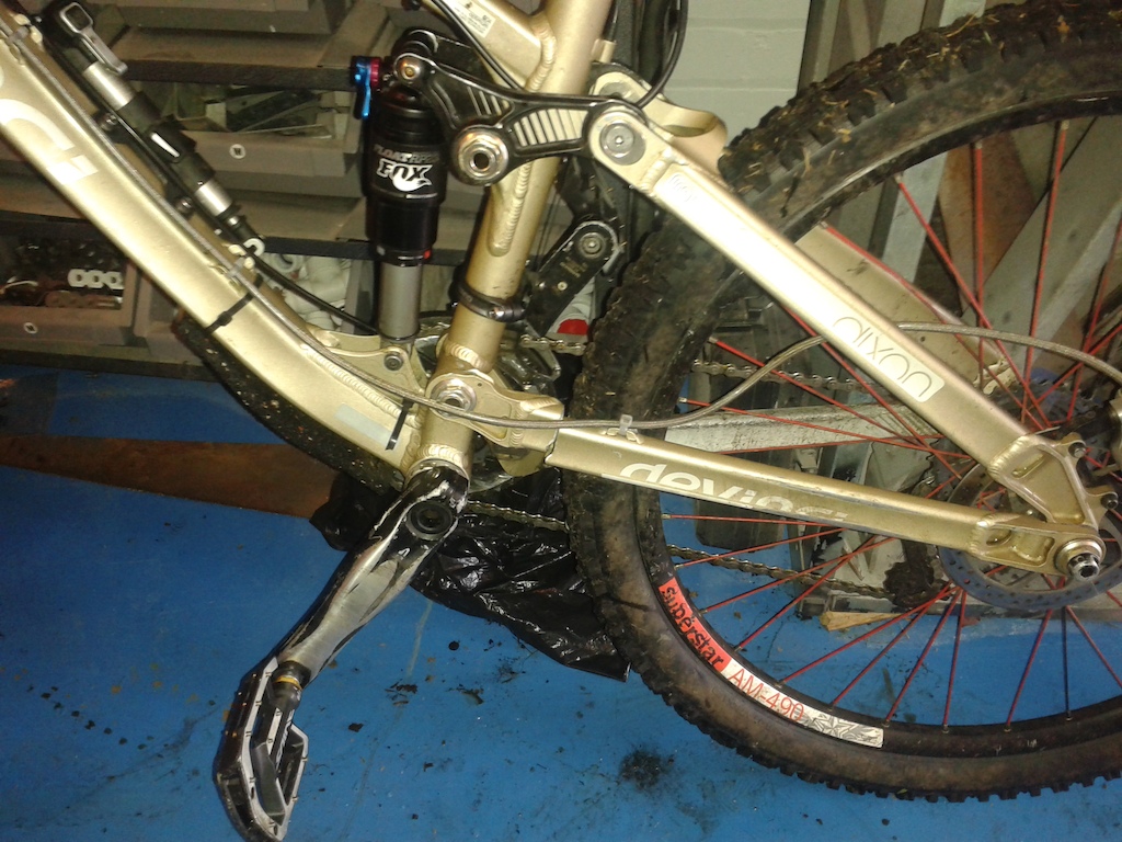 Devinci Dixon - weak as a Kitten! snapped chain-stay, uk agent Freeborn refusing warranty &amp; want £240 for the chain-stay - stating they are doing me a favour??? learn from my experience &amp; steer clear of Freeborn &amp; Devinci they have no loyalty after they get your cash