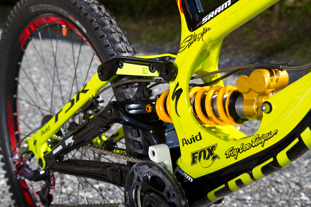 My Specialized DEMO 8 II 2014, with new customization on the frame !