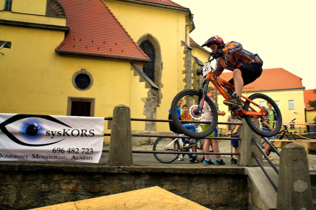 Urban freeride Townhill Bystrzyca Kłodzka.
Lecimy ku*** tutaj !