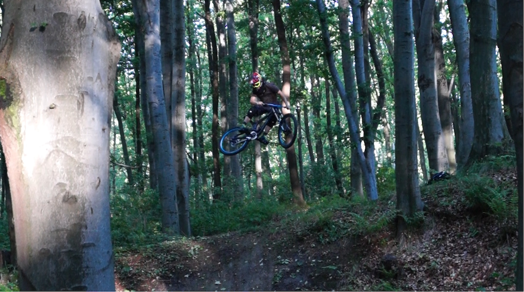 Cut frame from a video, with huge whip