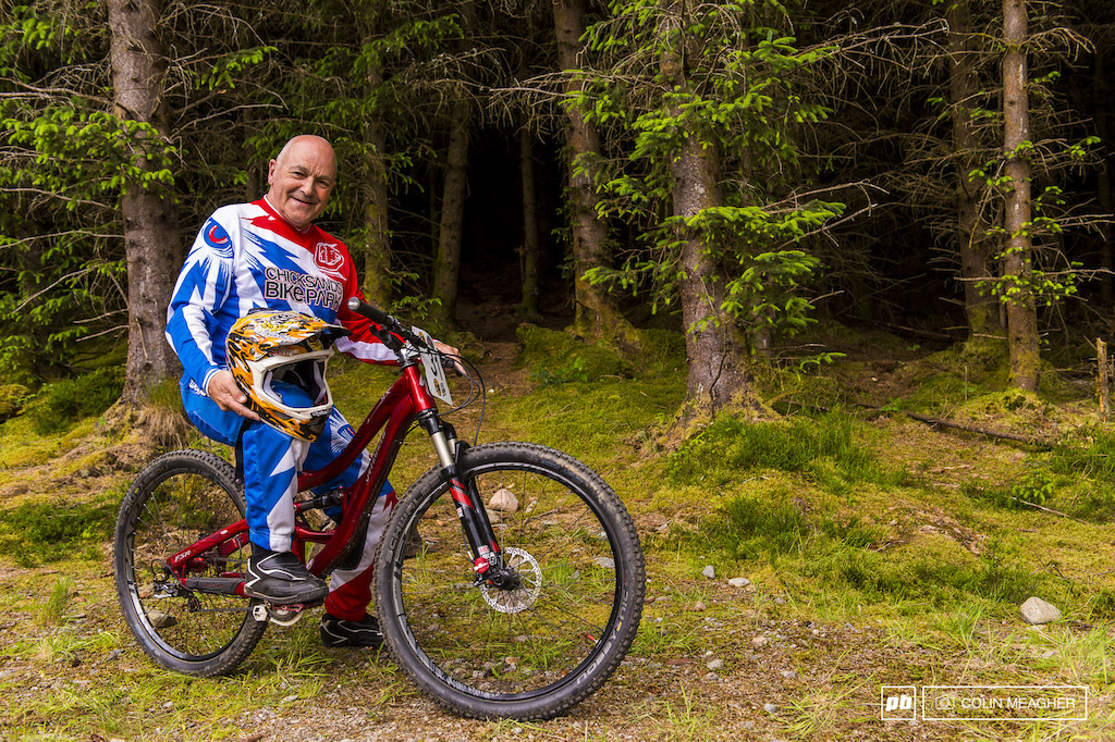 Paul Mounsey's UCI racing number is GBR19460906. Meaning he was born in 1946. That's right, a 67 year old not only races 4X but qualified 31st in a field of 32 for todays 4X race.  We should all be so lucky to be able to ride like that at age 67.