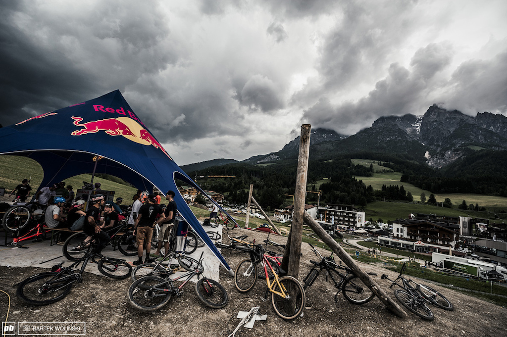 Dark clouds over the Red Bull hideout. Mother nature loves to soak up the track in the most needed moment.