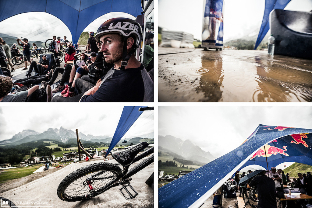 Wet and ready. Riders counts minutes to the qualis while sharing the good moments from the past.