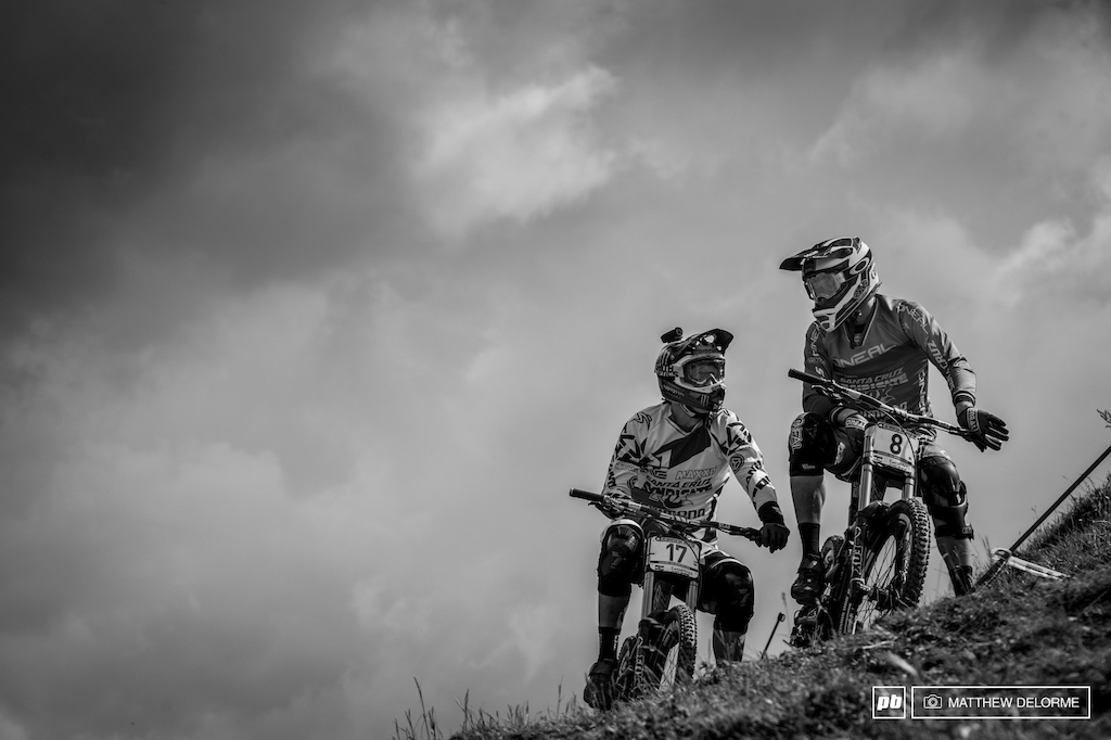 Peaty and Minnaar pulled over on the sweeping off camber left hander to watch a few riders come through early on in the morning. Minnaar qualified twelfth and Peaty was thirty-fifth.