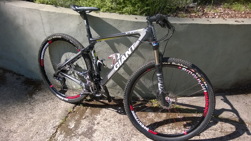 2012 Large Giant XTC Composite 29er with Upgrades!