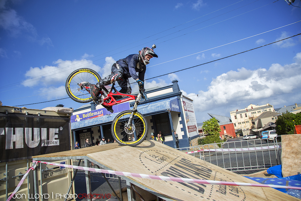 Michael get loose off of the containers at the Albany Urban Downhill