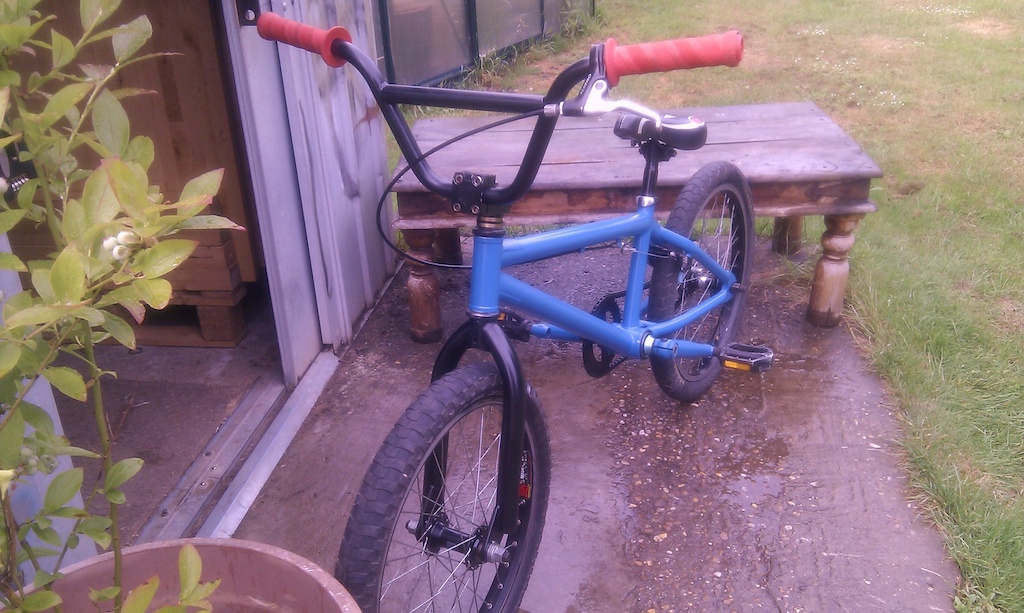 Haro backtrail ( new grips ,bb sealed , half link chain ,seatpost , brakepads and cable,) rides nice 
£120