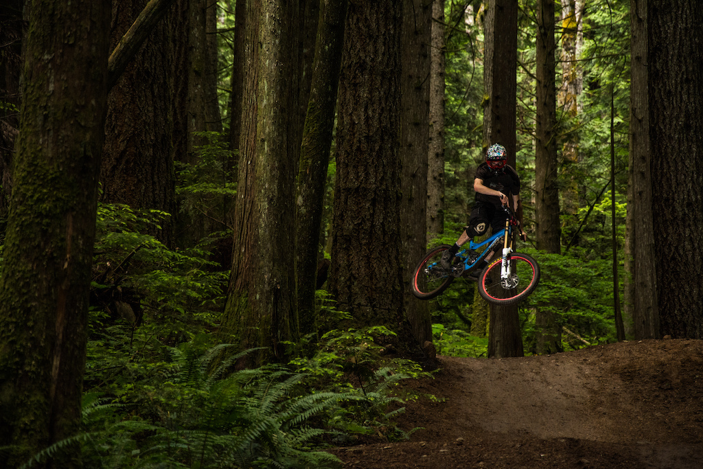 sending some sick trails in squamish bc with some dh rippers