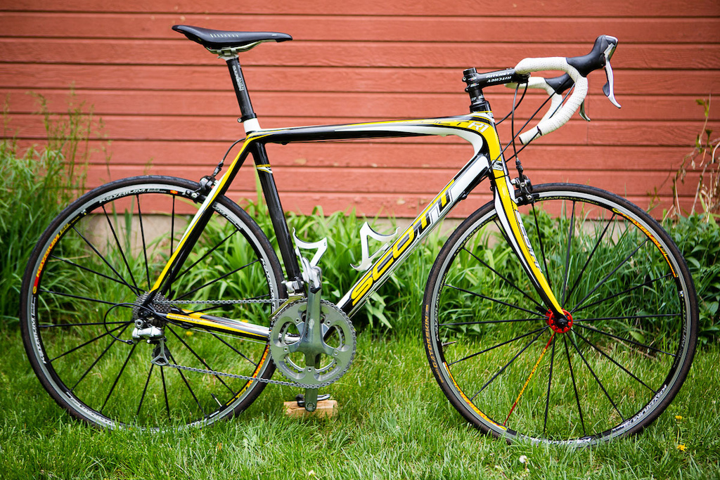 0 Scott Addict R1 Full Carbon Road Bike