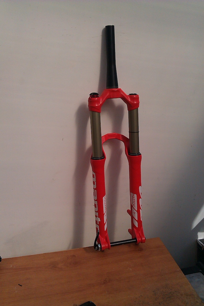 Spangly new Manitou Mattoc!!
Bring on the final anodizing for the Dude frame!
Black and Red for the win!