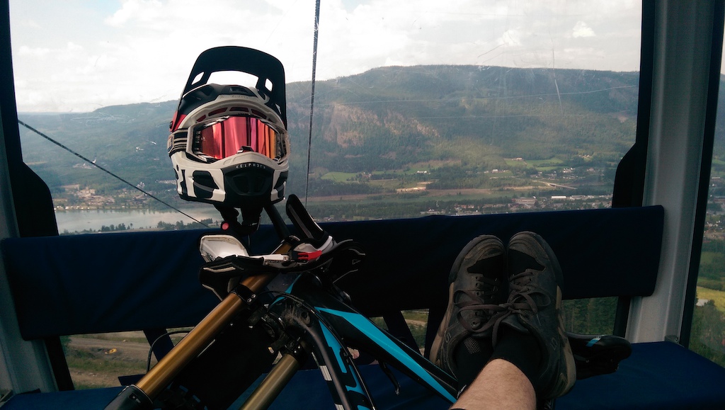 Chilling in the lift on the way up for my first run at hafjell with the hire bike