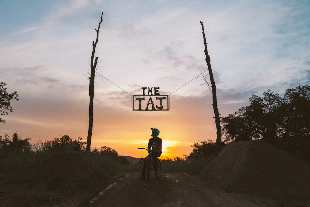 Deity The Taj feat. Jake Kinney -Pics by Berkley Vopnfj r 