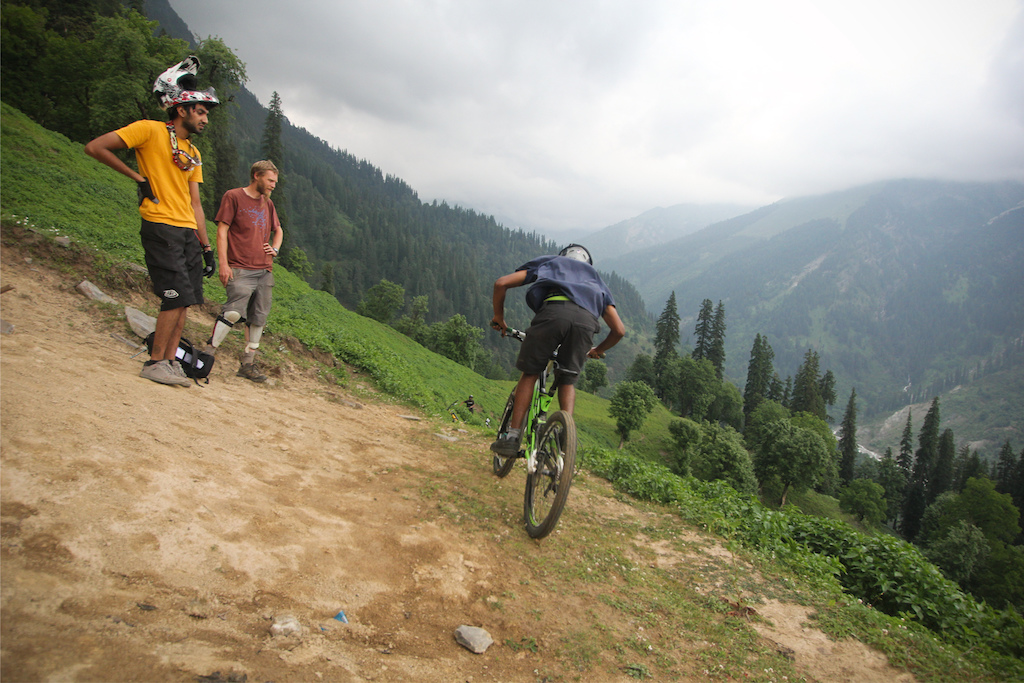 1st Himachal Downhill Mountain Bike Trophy 2014 - www.himalayanmtb.com
Photo: Vineet Sharma