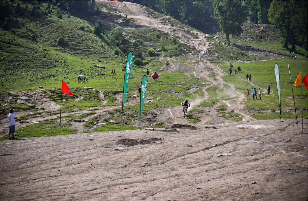 1st Himachal Downhill Mountain Bike Trophy 2014 - www.himalayanmtb.com