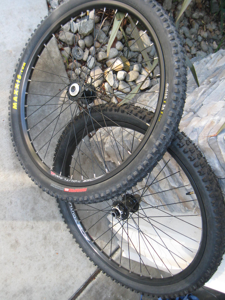 2012 AZONIC OUTLAW / MAXXIS TIRES