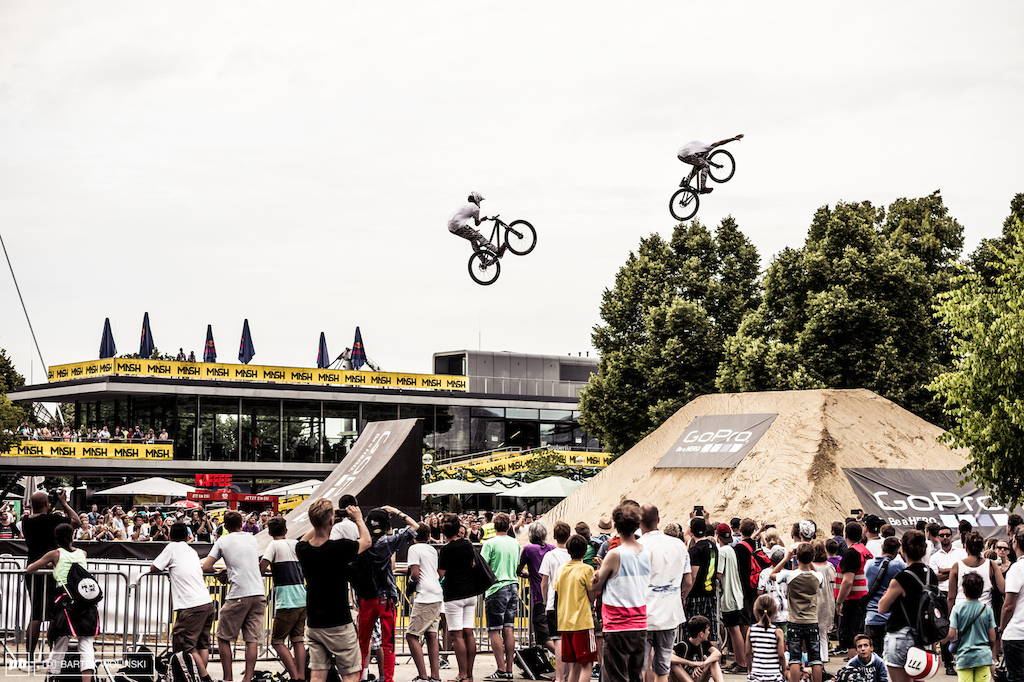 Good technical combination from the Tomas Lemoine. Barspin to tuck no-hander on the big set.