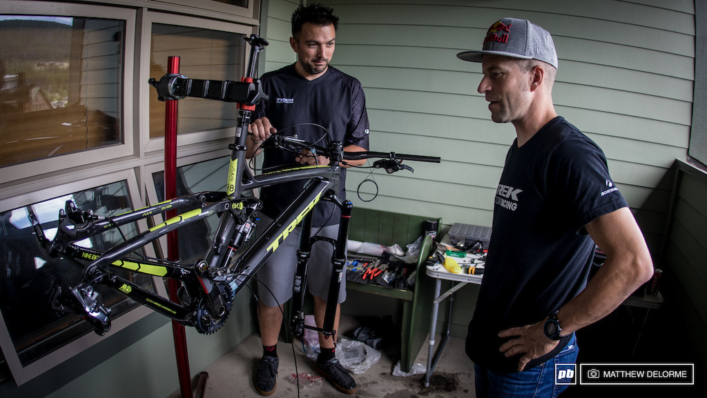 The Wild man is on a new whip. Rene and Ray Waxham go over the build of Wildhaber's new Slash 9.8.