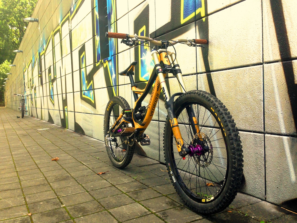 New parts!
Wheels: Mavic EX 823, Hope Pro2 EVO - Purple 2014 (40T)
Derailleur: Sram x9, Cassette Sram 970 DH, Chain Sram PC-991 Cross Step.