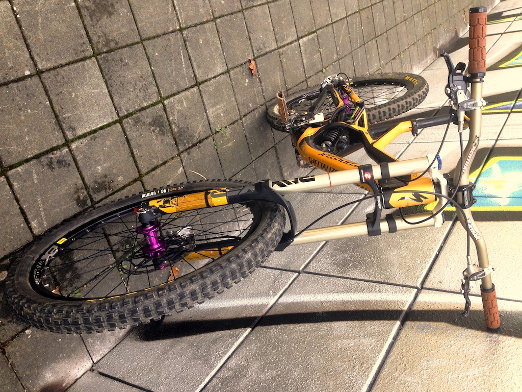 New parts!
Wheels: Mavic EX 823, Hope Pro2 EVO - Purple 2014 (40T)
Derailleur: Sram x9, Cassette Sram 970 DH, Chain Sram PC-991 Cross Step.
