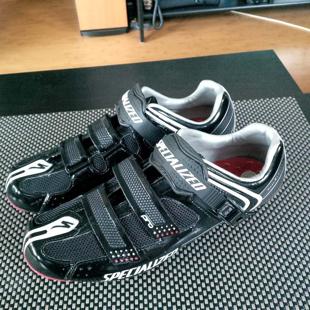 0 Specialized, BG Pro road race shoes, 43, great condition.