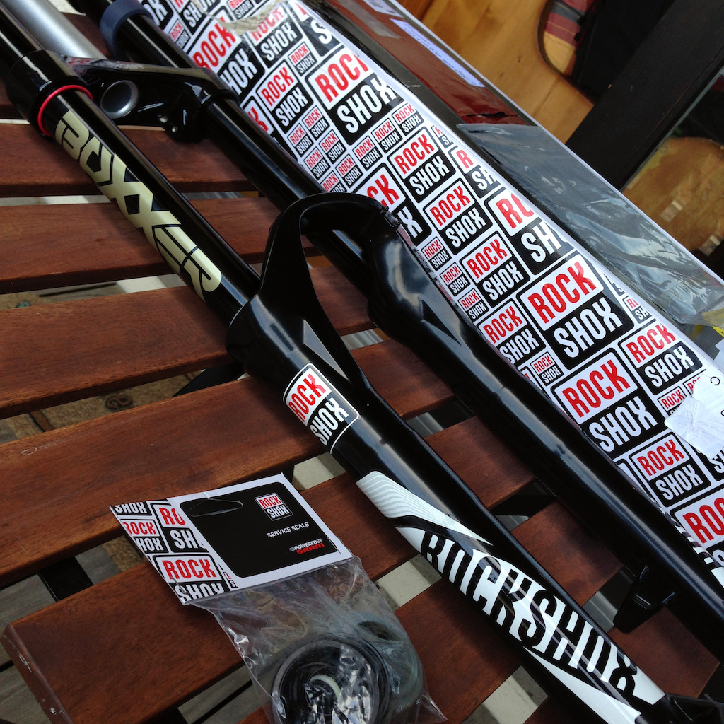 RockShox Boxxer WC 2015 (Solo Air / Charger) for my Demo 8 !!
Thanks Rockshox/SRAM ! Couldn't be more stoked !!