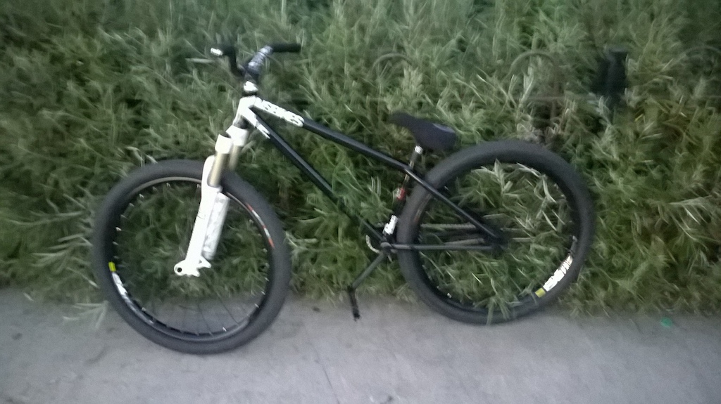 A really bad pic of my bike. 

Will upload better ones when I get a new camra