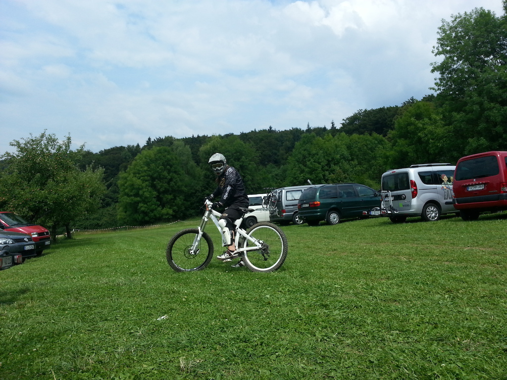 Her first time on a DH-Bike! Not Bad.. ;)