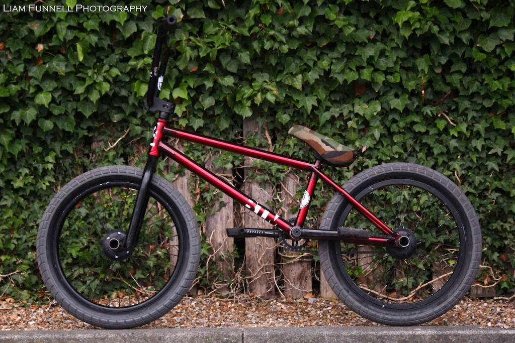 Frame:S&amp;m btm 20.5 
Forks:Federal 20/20 
Bars:mutiny manroids
Stem:fiend topload
Grips:subrosa
Seat:wtp smuggler
Front hub:shadow raptor
Rear hub:shadow btr
Hubguards:shadow/gsport
Rims:cinima 777
Tires:bsd donnasqueaks
Pegs:bsd unit x4
Chain:shadow interlock v2
Cranks:odessey twombolts 
Pedals:odessey jcpc
Sprocket:some shitty 25t