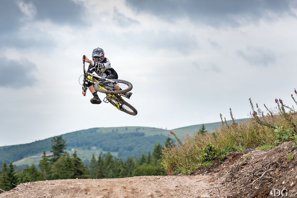 Big one-foot MX style !