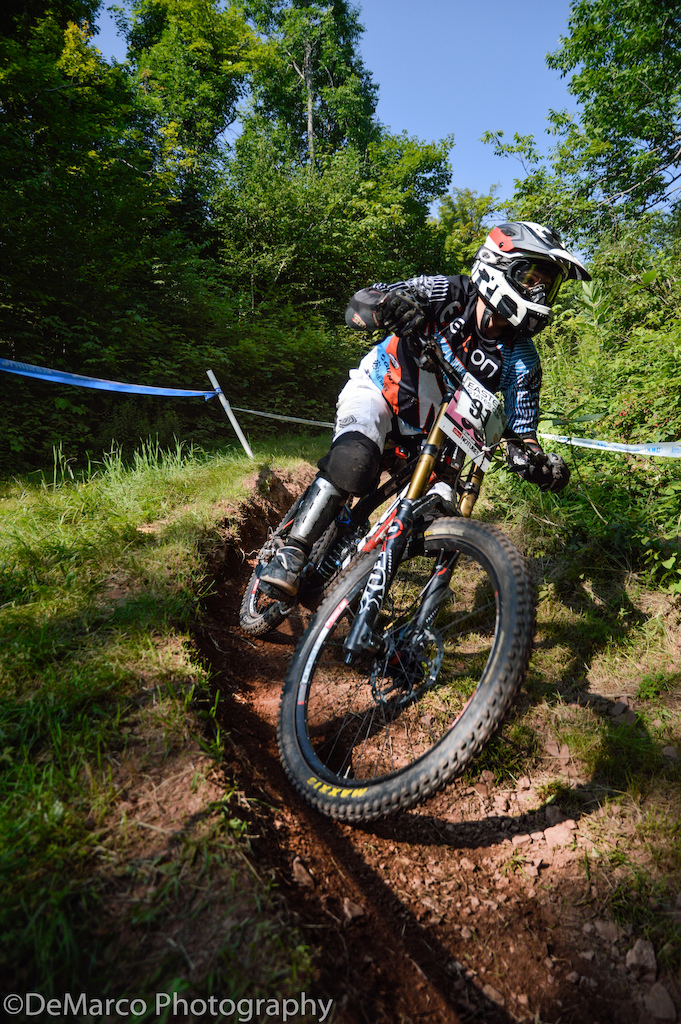 Pro DH Rider Mary Elges