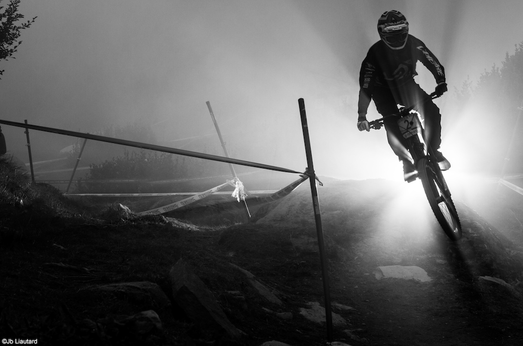Foggy track on the final day at Méribel. When Racing meets Freeriding