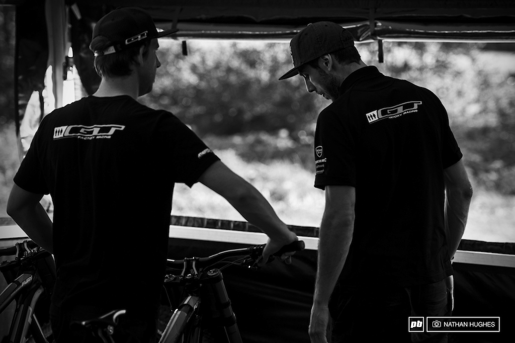 Gee &amp; mechanic. Polish Pete get the Fury's bars feeling right, the icing on the cake of a new bike build.