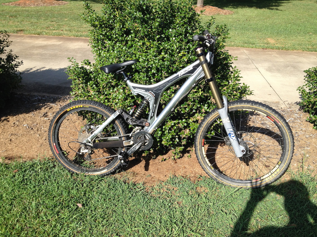 2006 Specialized Big Hit Full On DH RIG Trade for your smaller tr