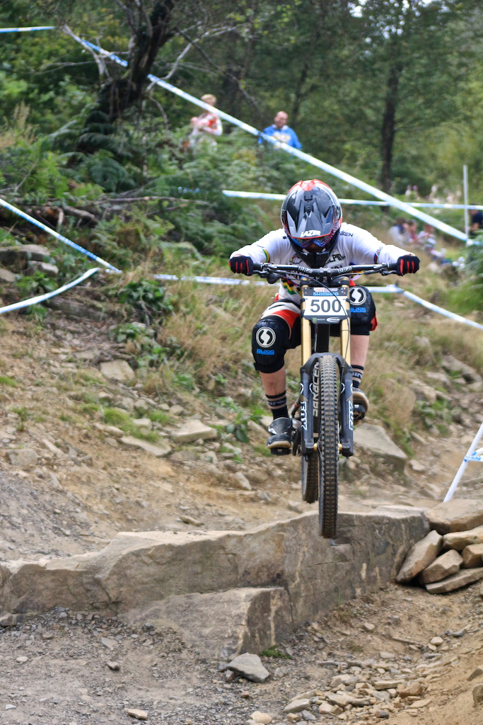 After her World Cup and World Championship winning season, Manon could only manage second at Bikepark Wales, beaten less than a second by Tahnee Seagrave.