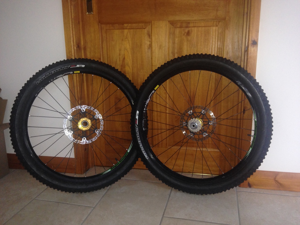 2014 Two sets of Hope Pro 2 Evo's on Mavic EX721 rims with tyres.