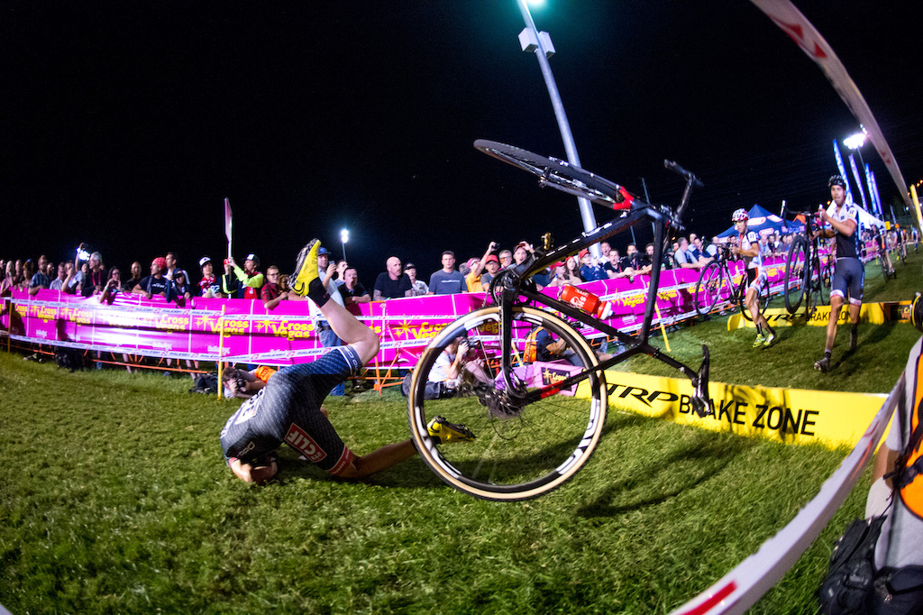 Sometimes things go wrong... Troy Wells of Team CLIF Bar misjudged the spacing on the barriers and didn't get his second bunnyhop in time.