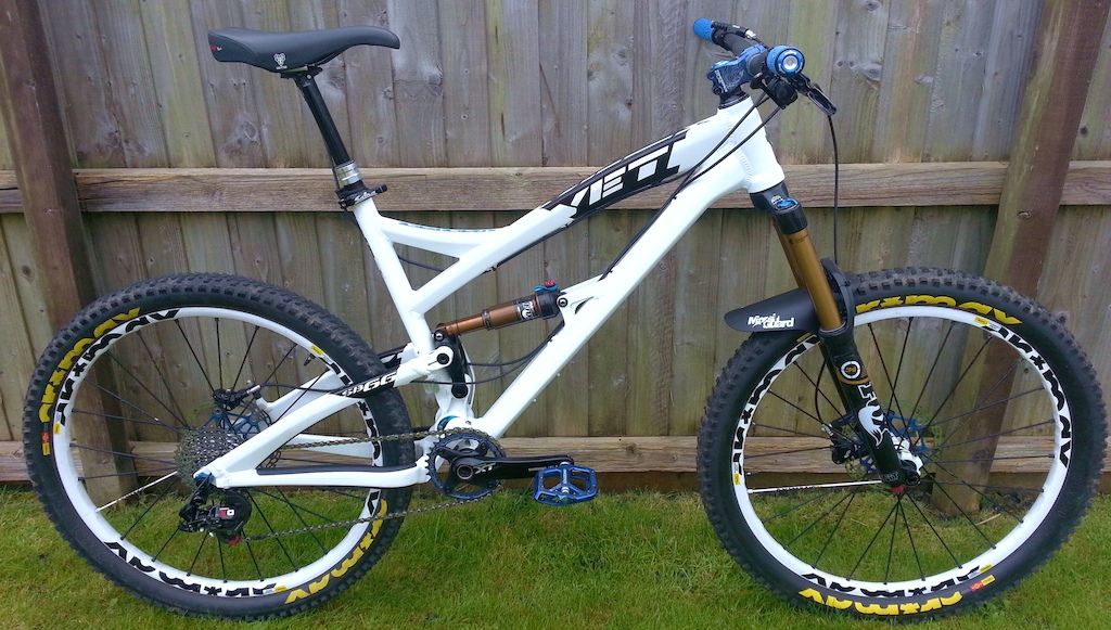 Martyns new monster...Yeti SB66. Yes, I hate 26in wheels now, but this is sweet as honey.
