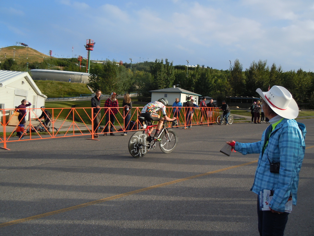 a jelly belly rider starting the grind during the tour of alberta prolog