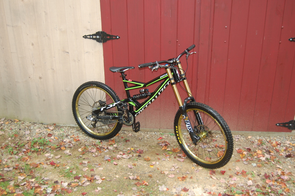 2012 Specialized Status with Many Extras