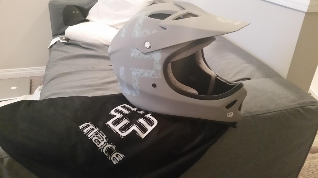 2014 Mace Full Face Helmet Size L/XL