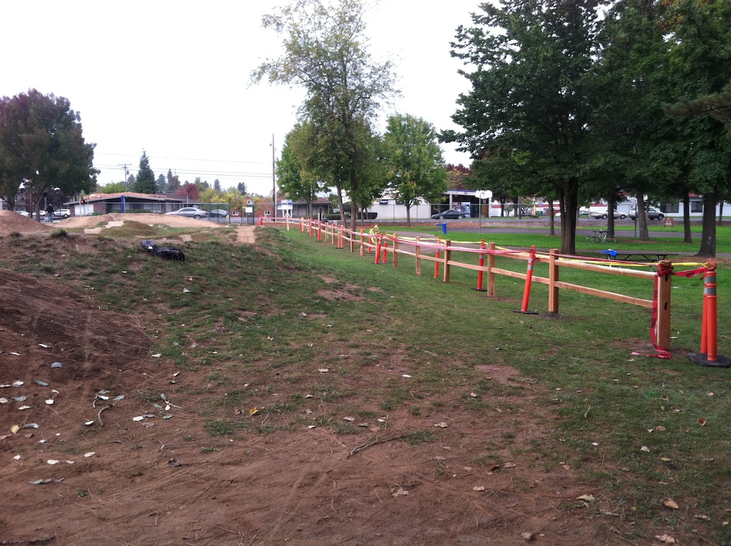 Thanks to a grant from REI to the NWTA, a fence was put up to define the bike area at Eichler. THPRD busy installing it.