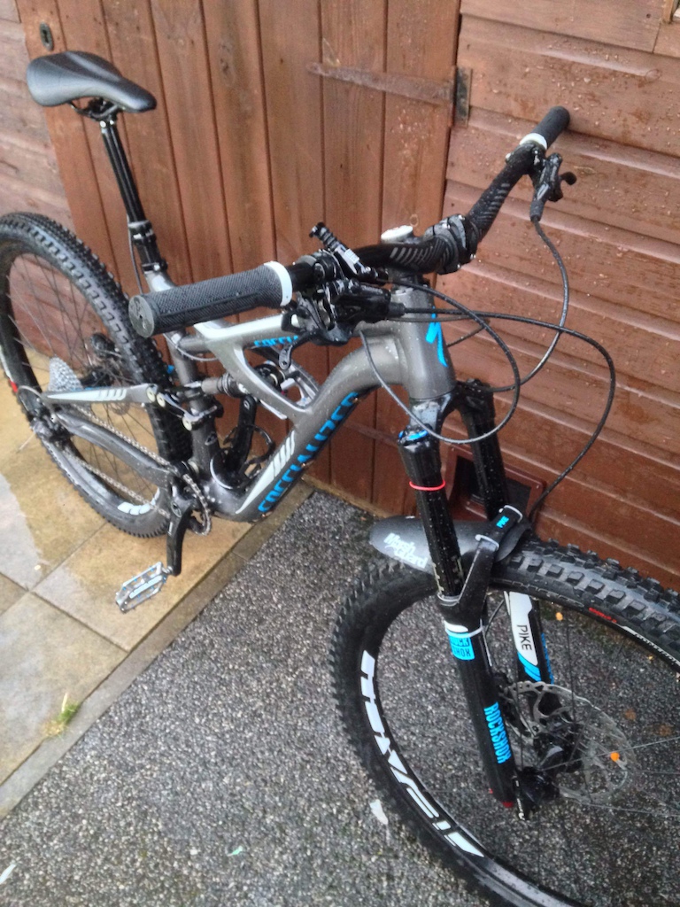 New 2015 Specialized enduro Comp

Dropper post fitted, she's looking fineeeee... Now the small matter of a Moelfre downhill race this weekend.