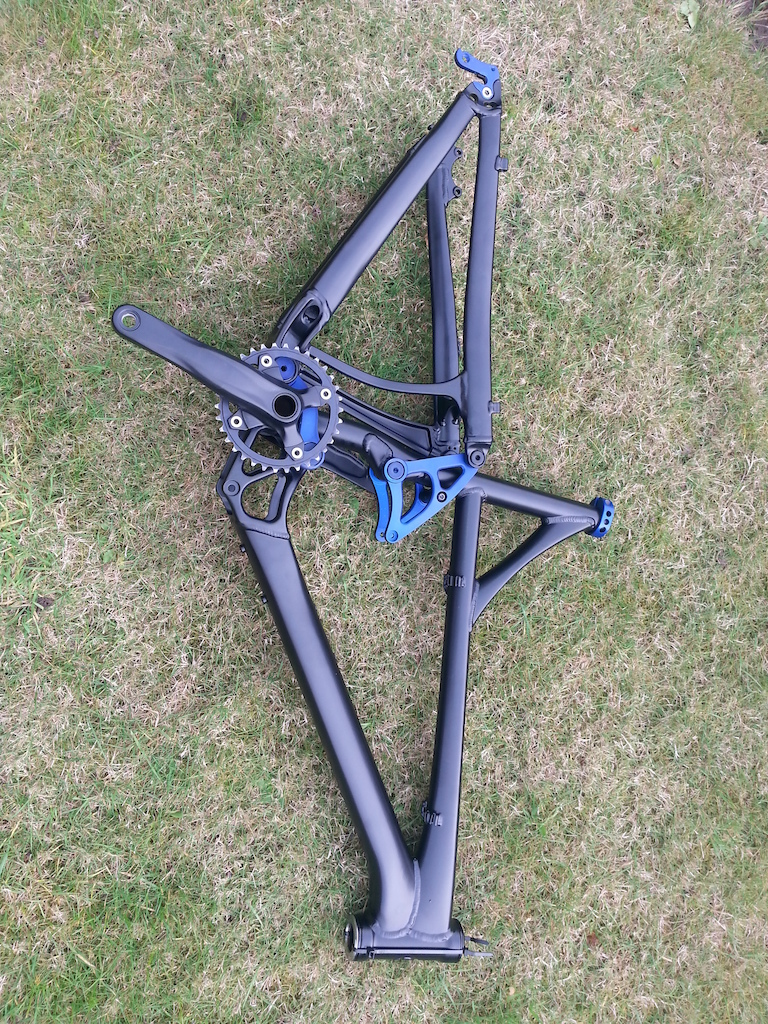 My old Giant Reign ,newly powdercoated in Satin Black with Anodised Blue touches that will be going up for sale onPB and Ebay as soon as i find a decent shock for it
